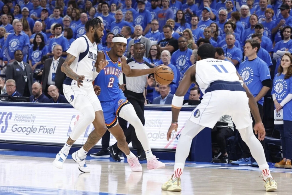 末节突然发力完成比分反超的简单介绍 末节突然发力完成比分反超的简单介绍